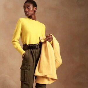 Banana Republic vibrant yellow wool blend crew neck long sleeve sweater Sz: M